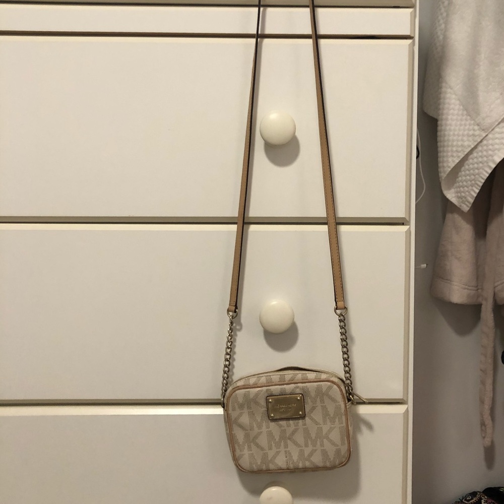 Michael kors small cross body